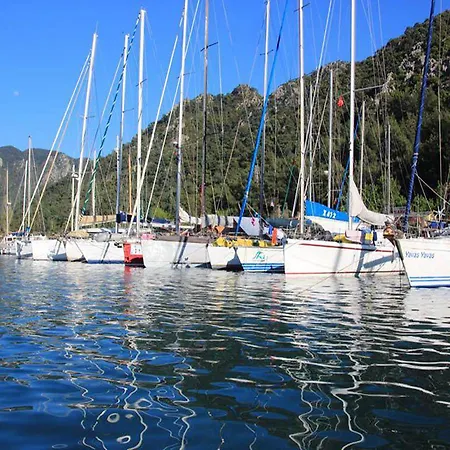 Отель Cennet Marine Yacht Club 2*